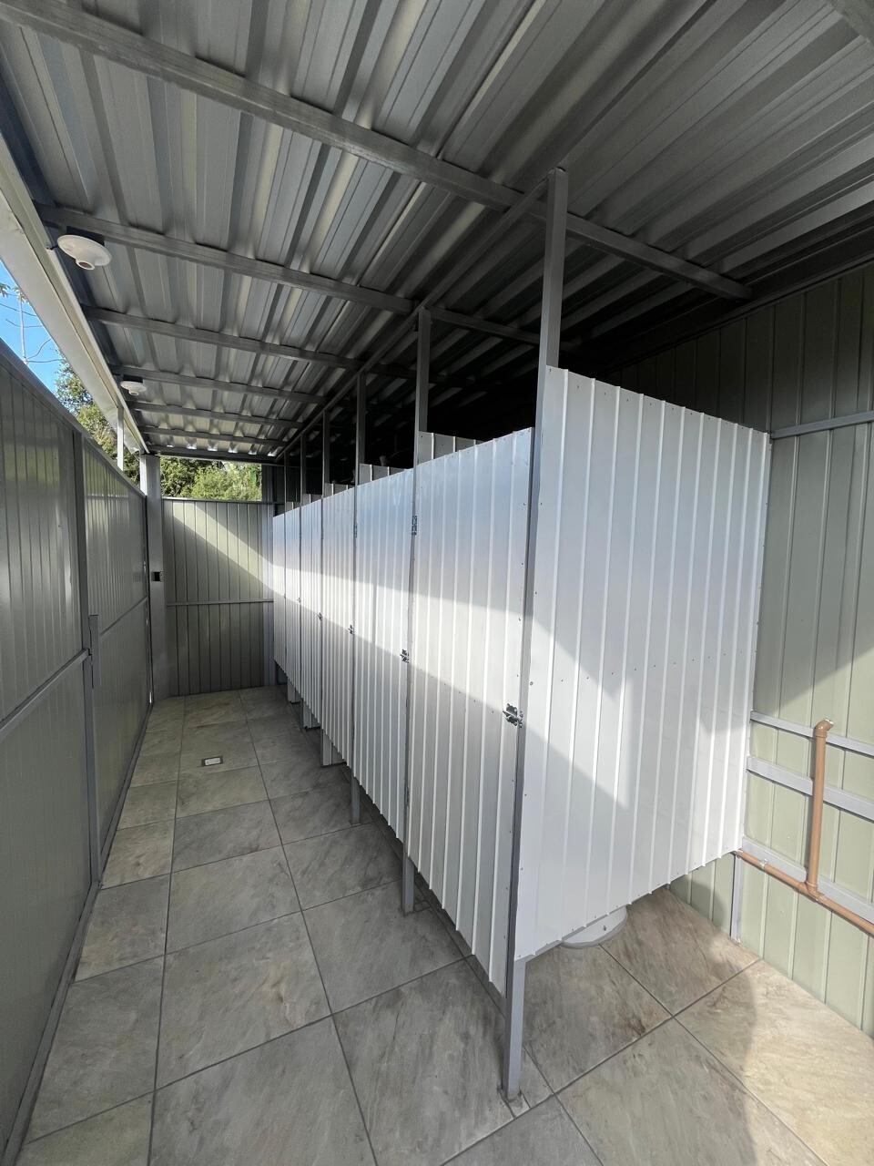 módulo container sanitário vestiário com vasos sanitários duchas e lavatórios para obras eventos e indústria 2 módulo container sanitário vestiário com vasos sanitários duchas e lavatórios para obras eventos e indústria 2
