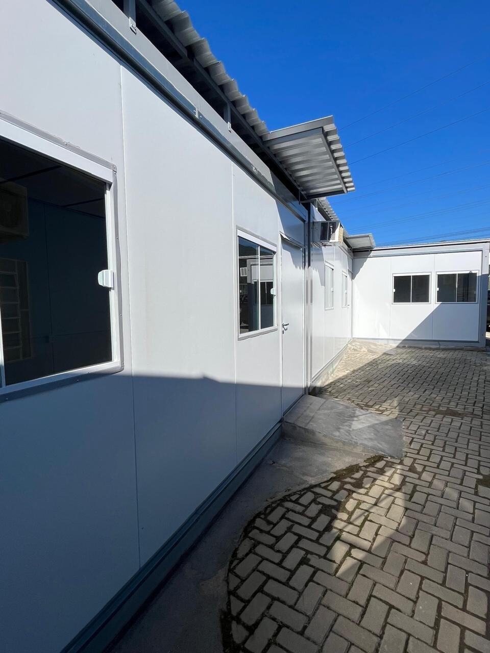 modular sul - módulos sala de aula - conjunto modular com módulos tipo container 6000mm x 2450mm modular sul - containers joinville